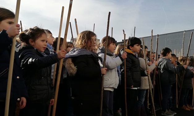 SANTA  AGEDA  JAKINTZA  IKASTOLAKO  NESKA-MUTILEKIN!