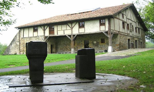 Aula de AAT en Txillida Leku