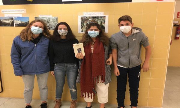 Alumnos de 3º de ESO y Bachillerato amigos del libro «Hatsaren poesia»