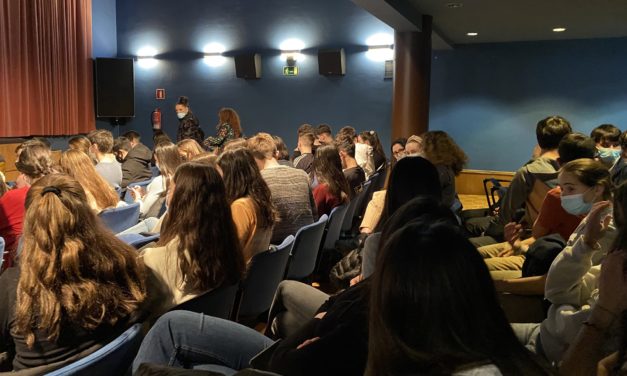 Los alumnos de Antigua-Luberriko en la representación teatral «De ratones y hombres»