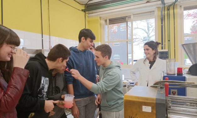Kimika  Fakultateko  laborategira  joan  gara