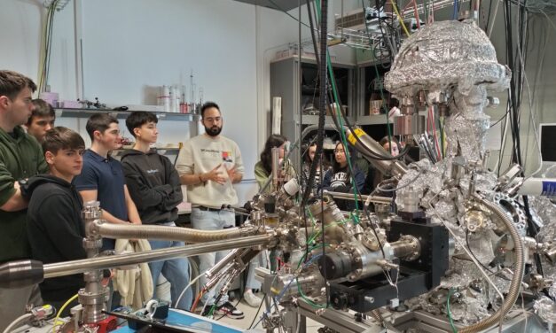 VISITA A LOS LABORATORIOS DEL DIPC Y CFM