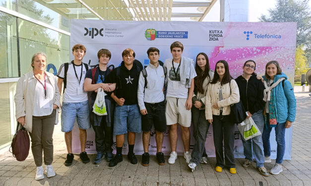 Krishnan,  Lehn,  Szostak  eta  Etxenikerekin  solasean